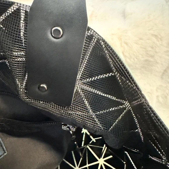 BAO BAO ISSEY MIYAKE Prism Green Tote Bag - Picture 10 of 13